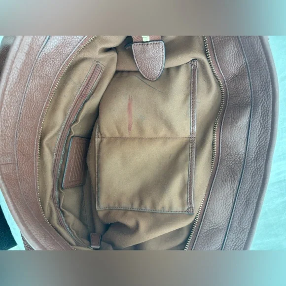 Beautiful Pebbled Leather Coach bag with Gold Details: - Picture 13 of 15